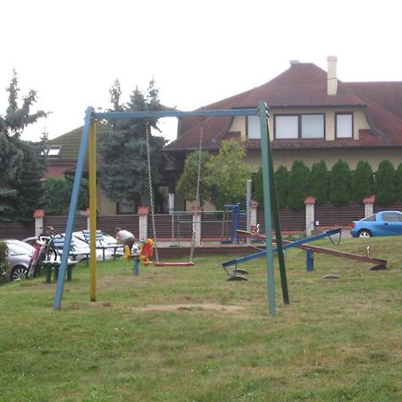 Apartament Pod Jasna Gora Czestochowa Bagian luar foto